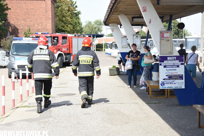 Alarm bombowy na dworcu