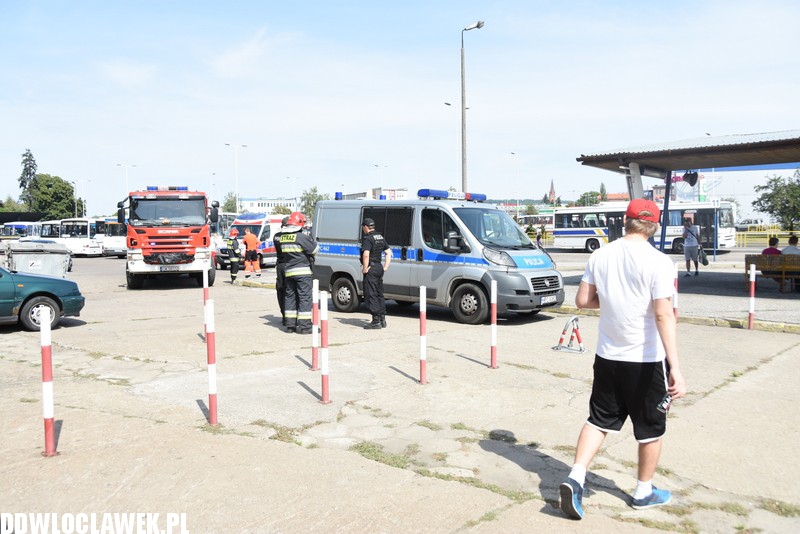 Alarm bombowy na dworcu