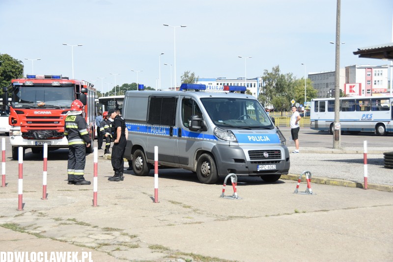 Alarm bombowy na dworcu