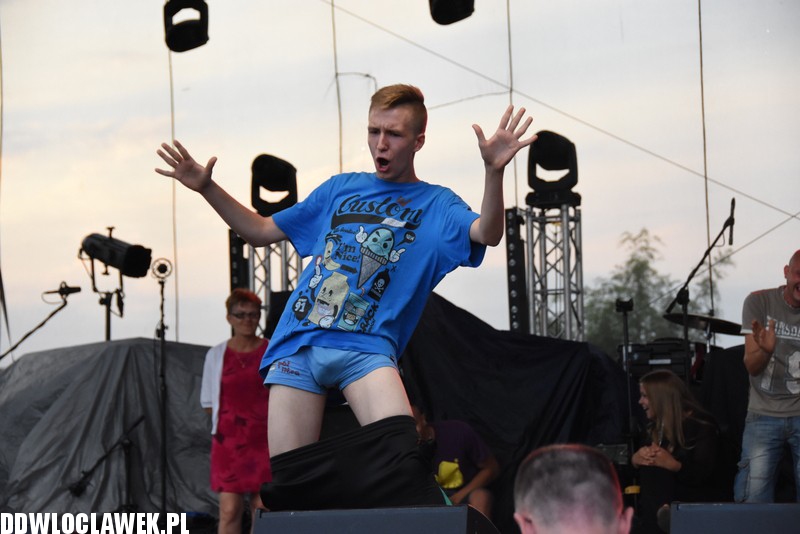Biesiada: konkursy na scenie