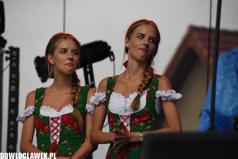 Biesiada: konkursy na scenie
