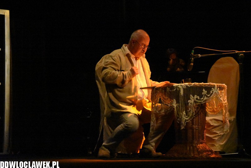 Narodowe czytanie Lalki w teatrze