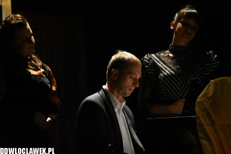Narodowe czytanie Lalki w teatrze