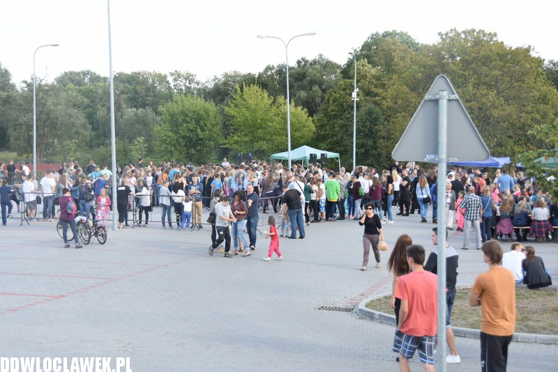 Kolor Fest przy basenie