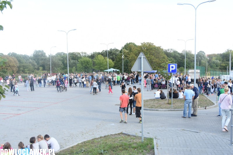 Kolor Fest przy basenie