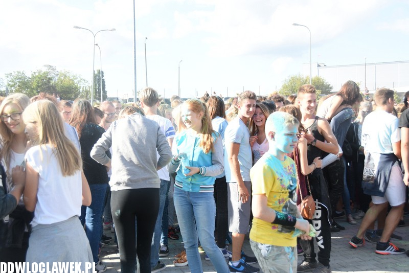 Kolor Fest przy basenie