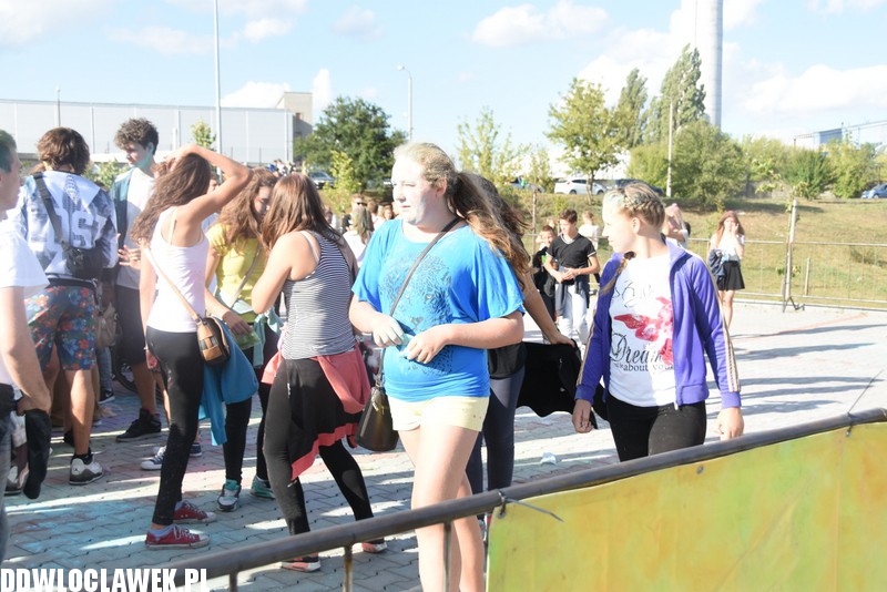 Kolor Fest przy basenie