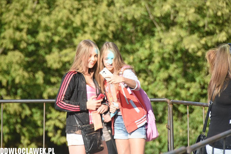 Kolor Fest przy basenie