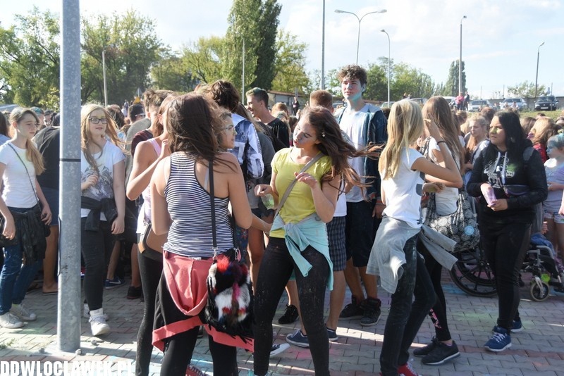 Kolor Fest przy basenie