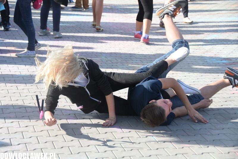 Kolor Fest przy basenie