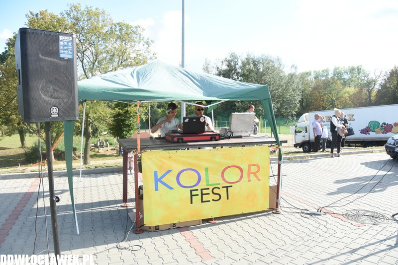 Kolor Fest przy basenie