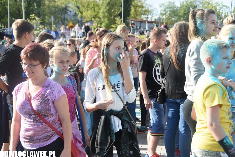 Kolor Fest przy basenie