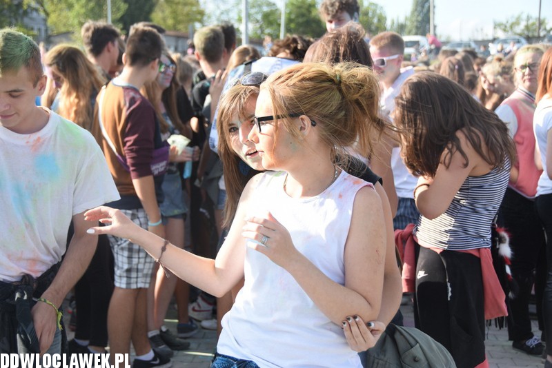 Kolor Fest przy basenie