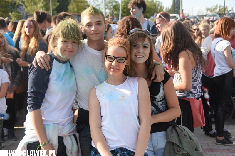 Kolor Fest przy basenie