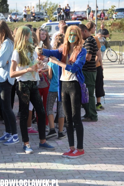 Kolor Fest przy basenie