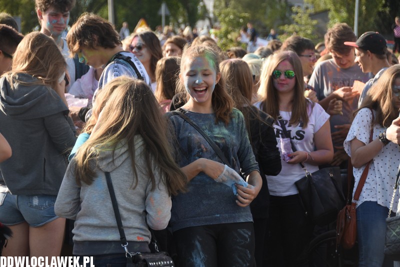 Kolor Fest przy basenie