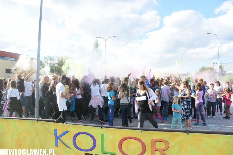 Kolor Fest przy basenie