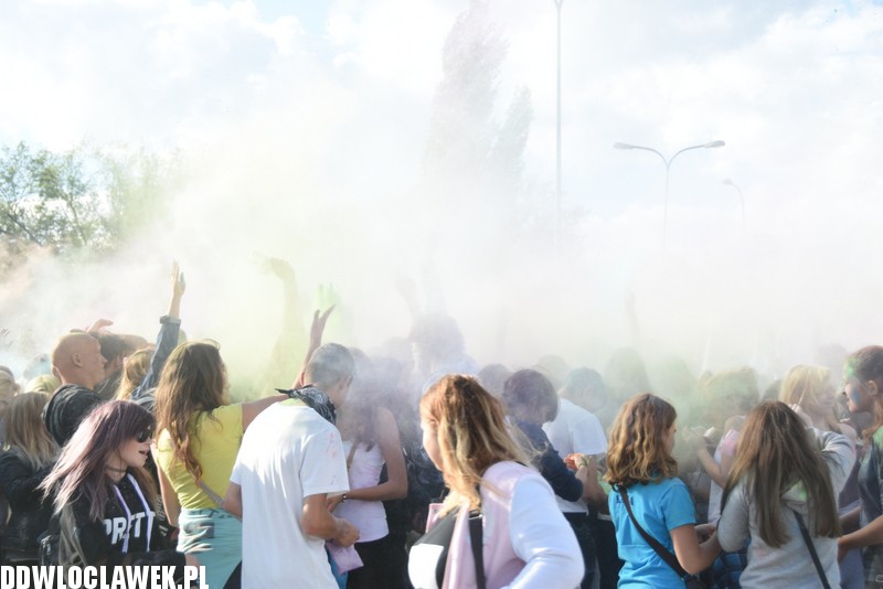 Kolor Fest przy basenie
