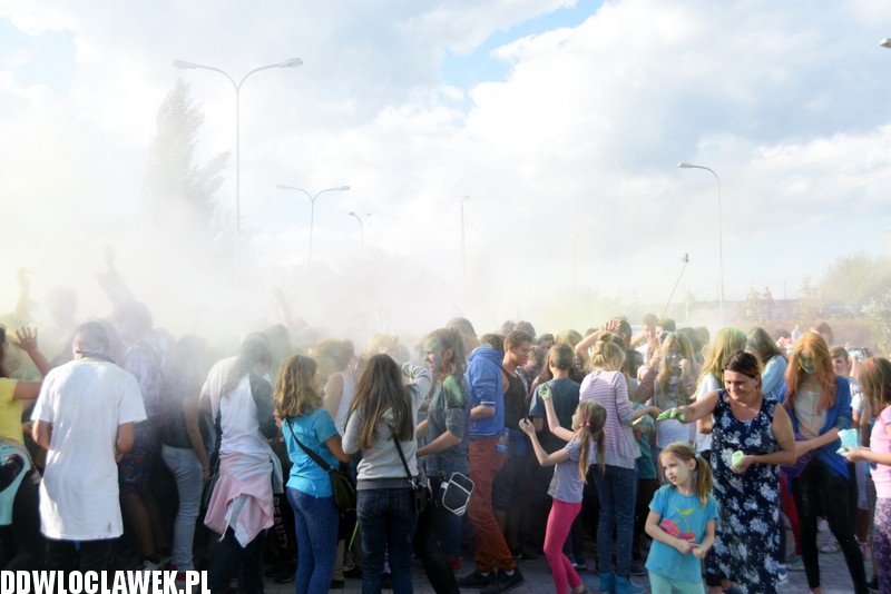 Kolor Fest przy basenie