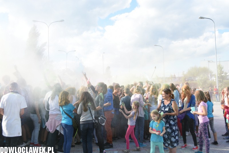 Kolor Fest przy basenie