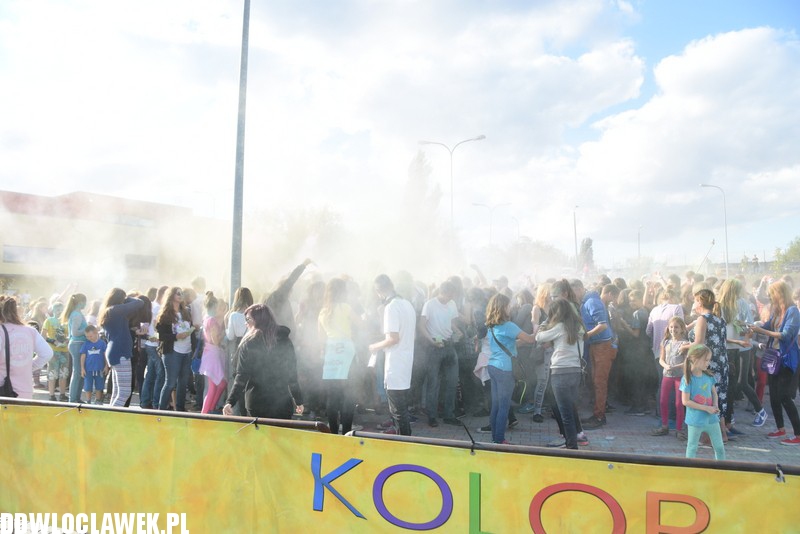 Kolor Fest przy basenie