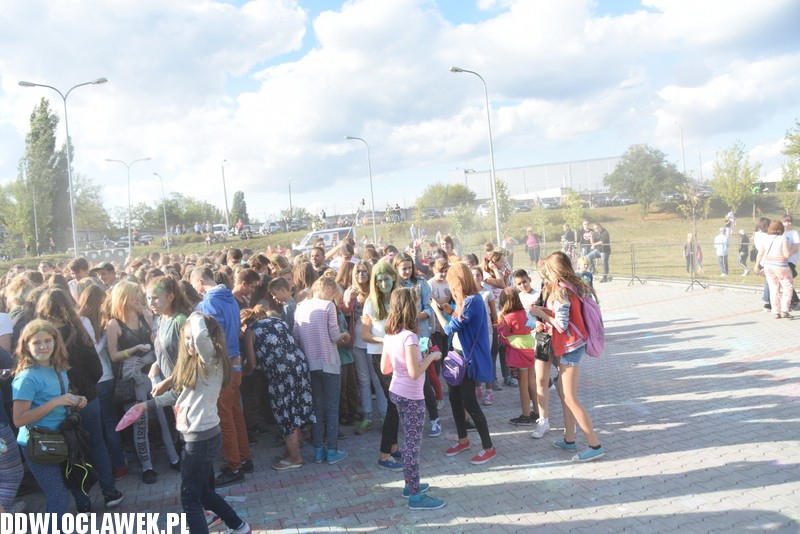Kolor Fest przy basenie