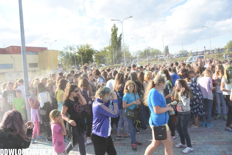 Kolor Fest przy basenie