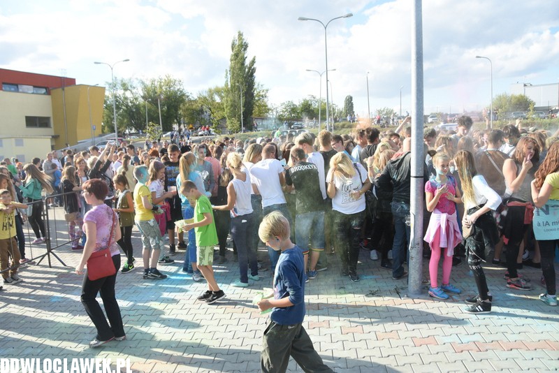 Kolor Fest przy basenie