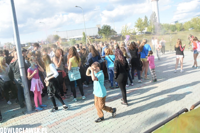 Kolor Fest przy basenie