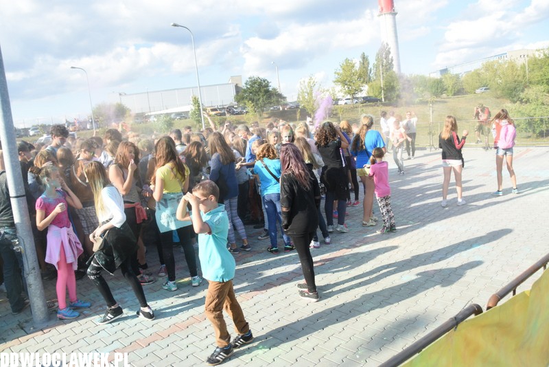 Kolor Fest przy basenie