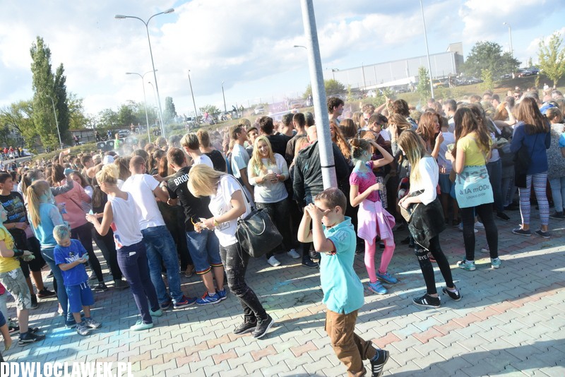 Kolor Fest przy basenie