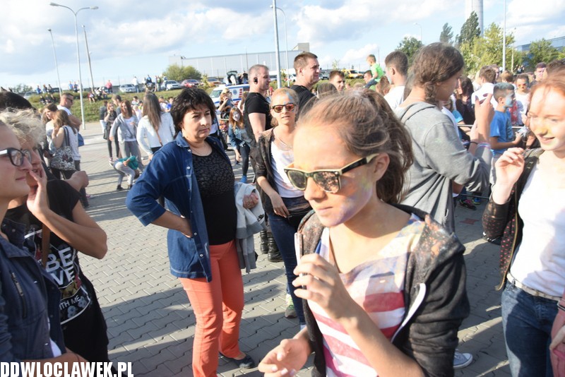 Kolor Fest przy basenie
