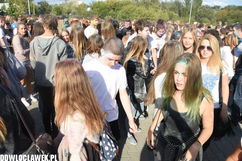 Kolor Fest przy basenie