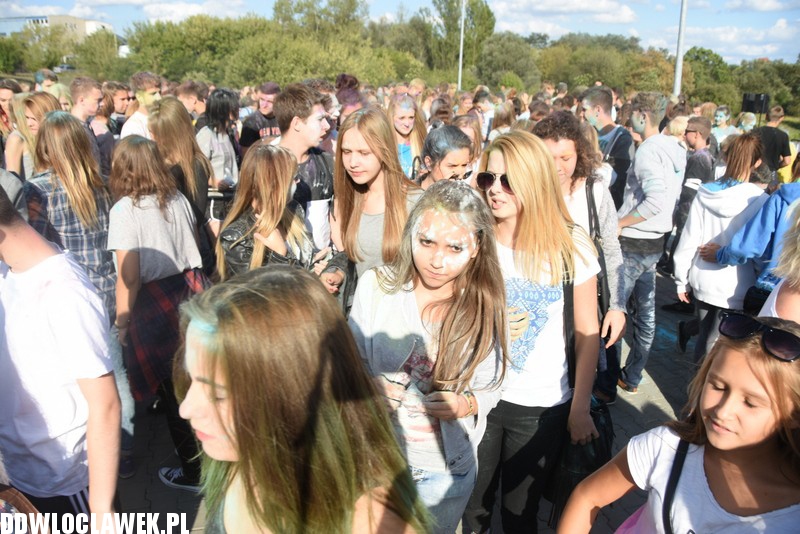 Kolor Fest przy basenie