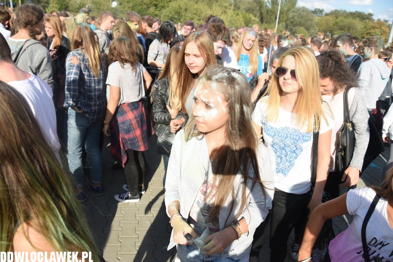 Kolor Fest przy basenie