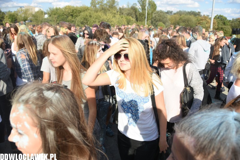 Kolor Fest przy basenie