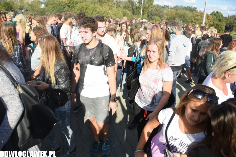 Kolor Fest przy basenie