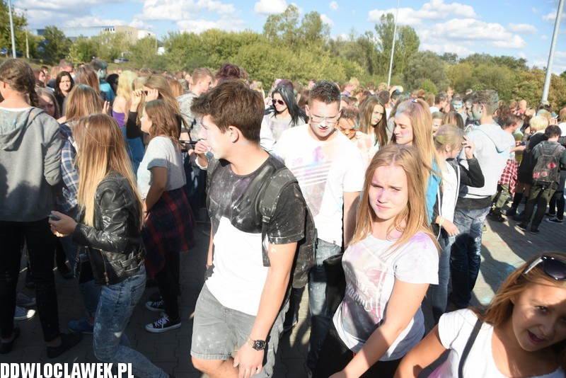Kolor Fest przy basenie