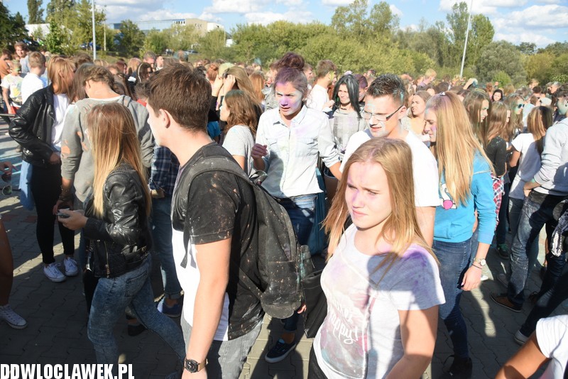 Kolor Fest przy basenie