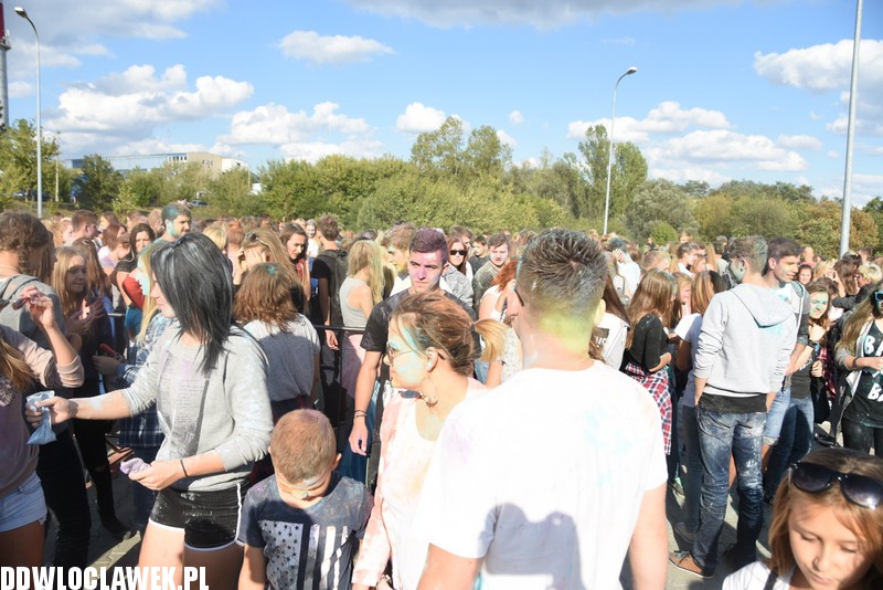 Kolor Fest przy basenie
