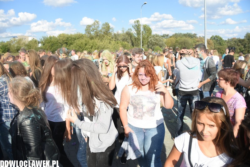 Kolor Fest przy basenie
