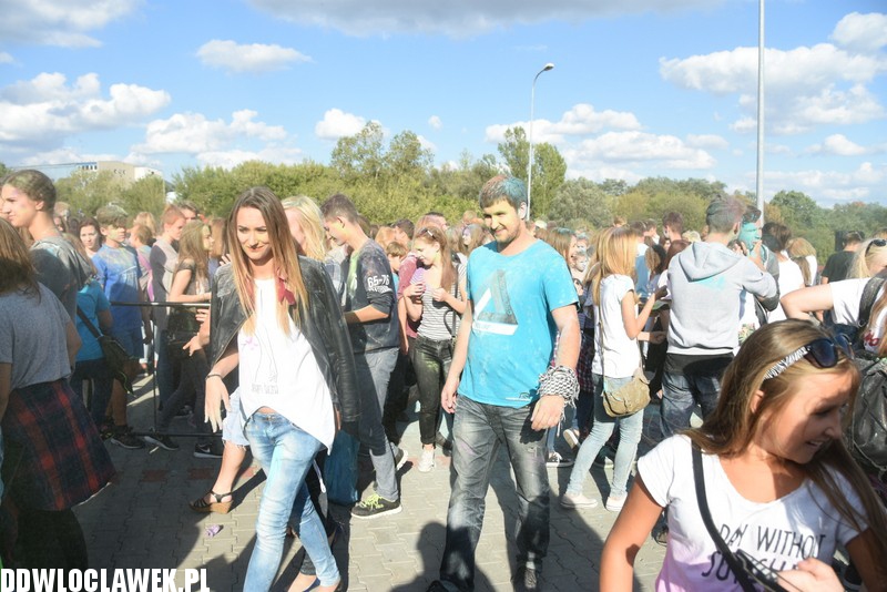 Kolor Fest przy basenie
