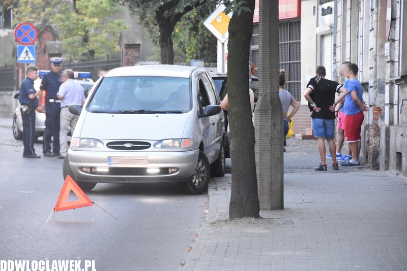 Uderzył autem w drzewo na Brzeskiej