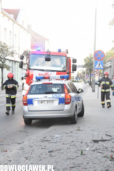 Uderzył autem w drzewo na Brzeskiej