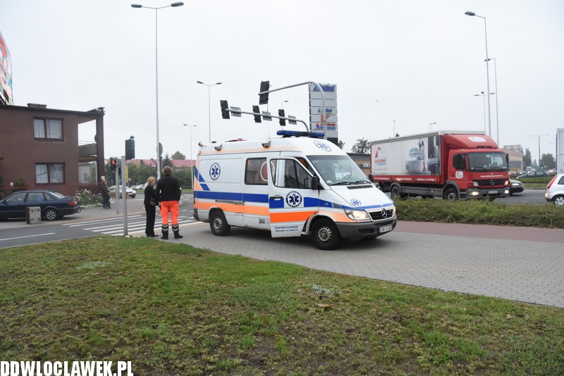 Kolizja na skrzyżowaniu Okrzei - Wronia