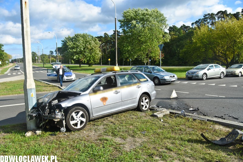 Groźna kolizja mazdy i vw polo