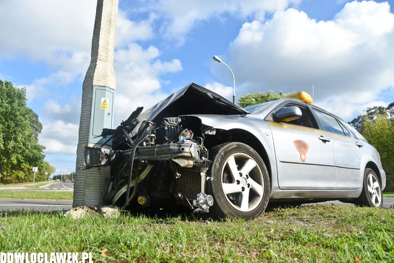 Groźna kolizja mazdy i vw polo