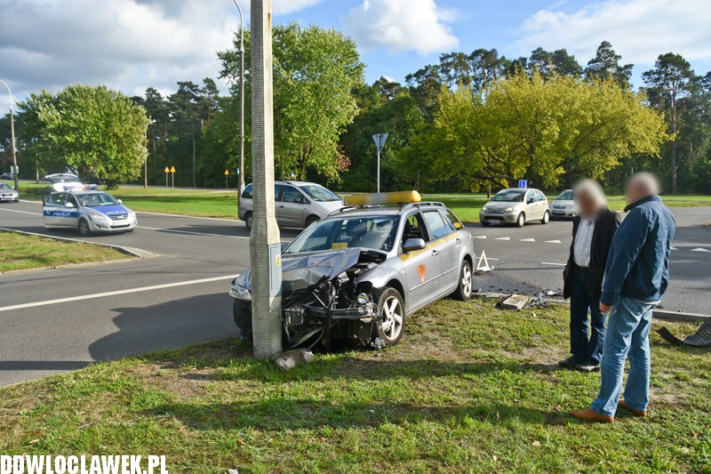 Groźna kolizja mazdy i vw polo