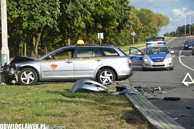 Groźna kolizja mazdy i vw polo