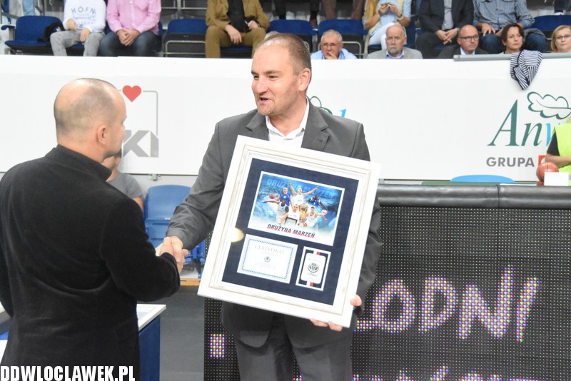 Wręczenie podziękowań sponsorom